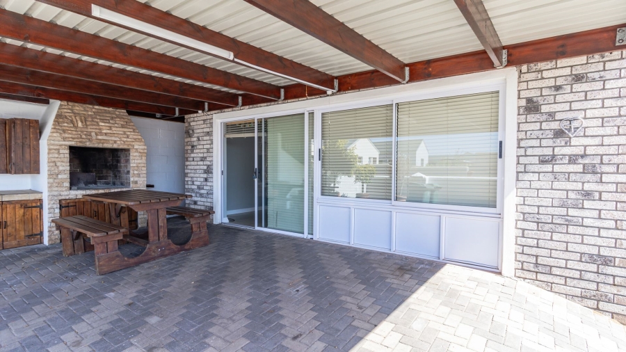 To Let 5 Bedroom Property for Rent in Myburgh Park Western Cape